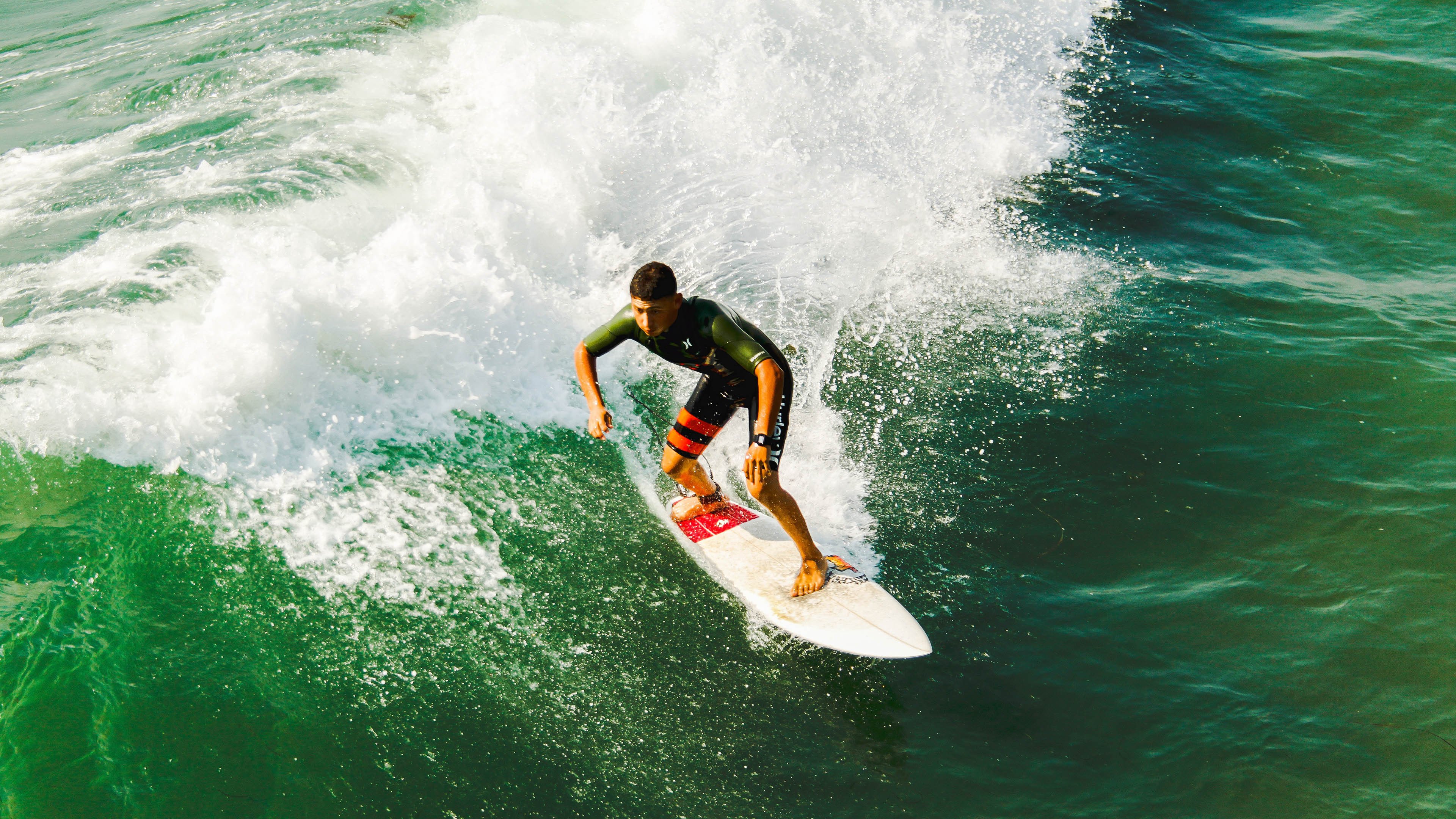 梅西第八次捧起金球奖 刷新足坛历史纪录