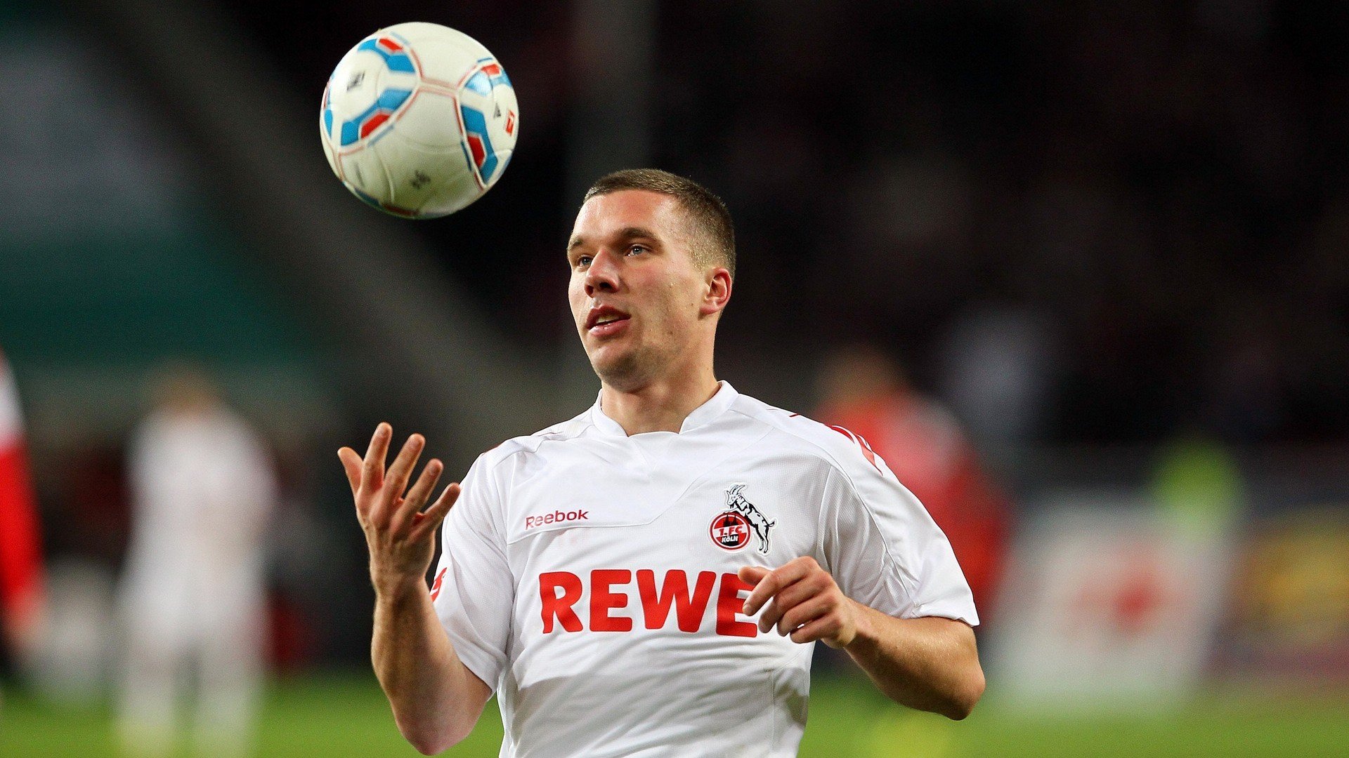 短跑新星闪耀全国田径锦标赛，破纪录夺冠引瞩目